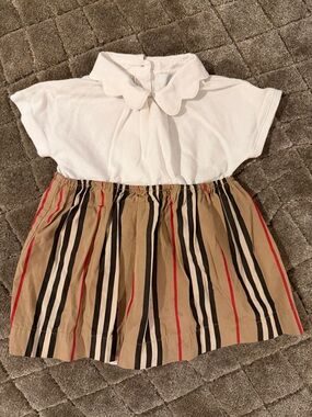Burberry White Scalloped Collar Dress